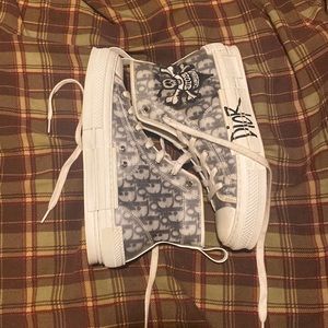 Slightly Worn Dior B23 Bee’s (Size 41) (DONT HAVE ORIGINAL BOX)